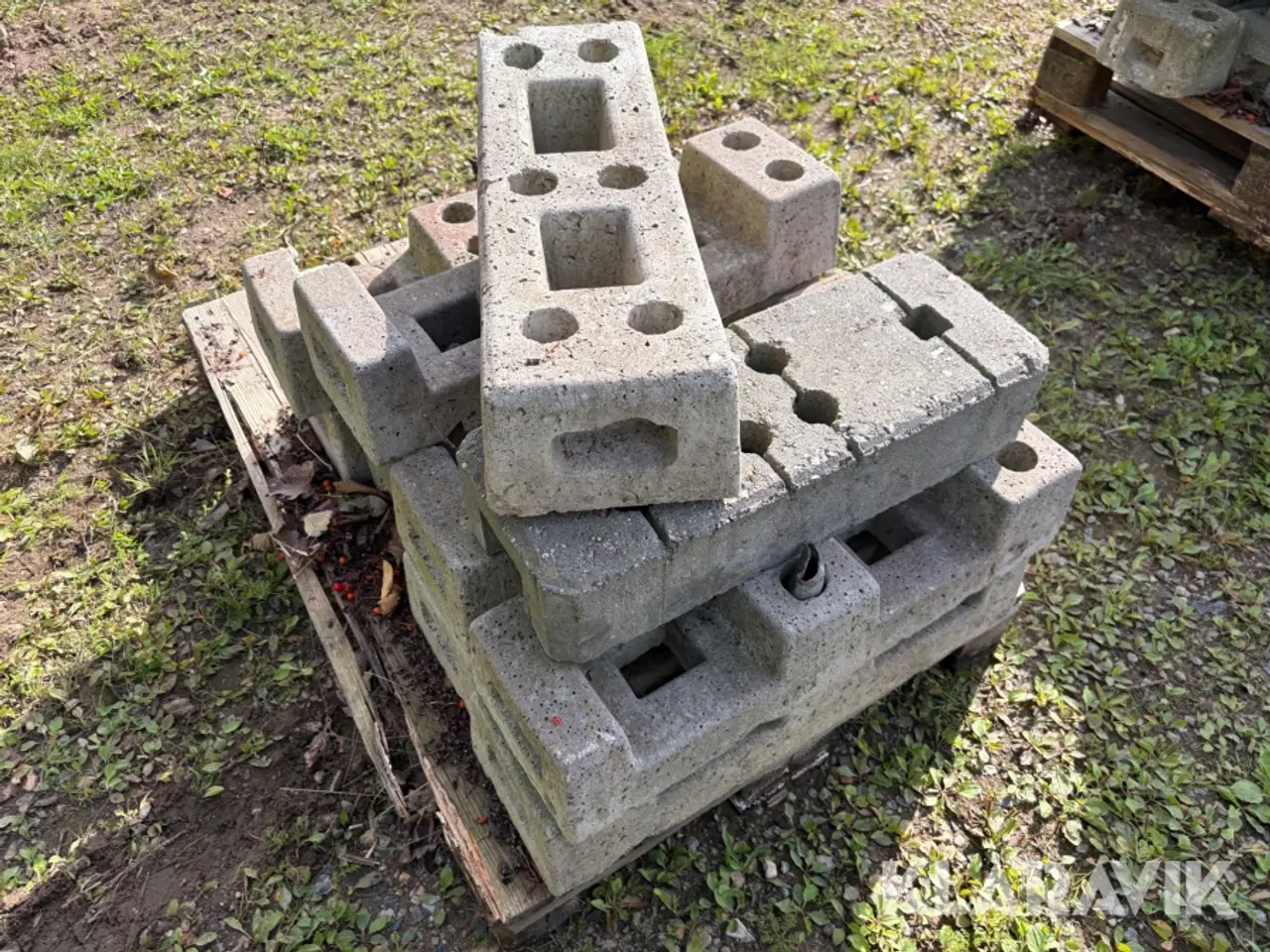 Billede 10 - Beton klodser til hegn 30 styk