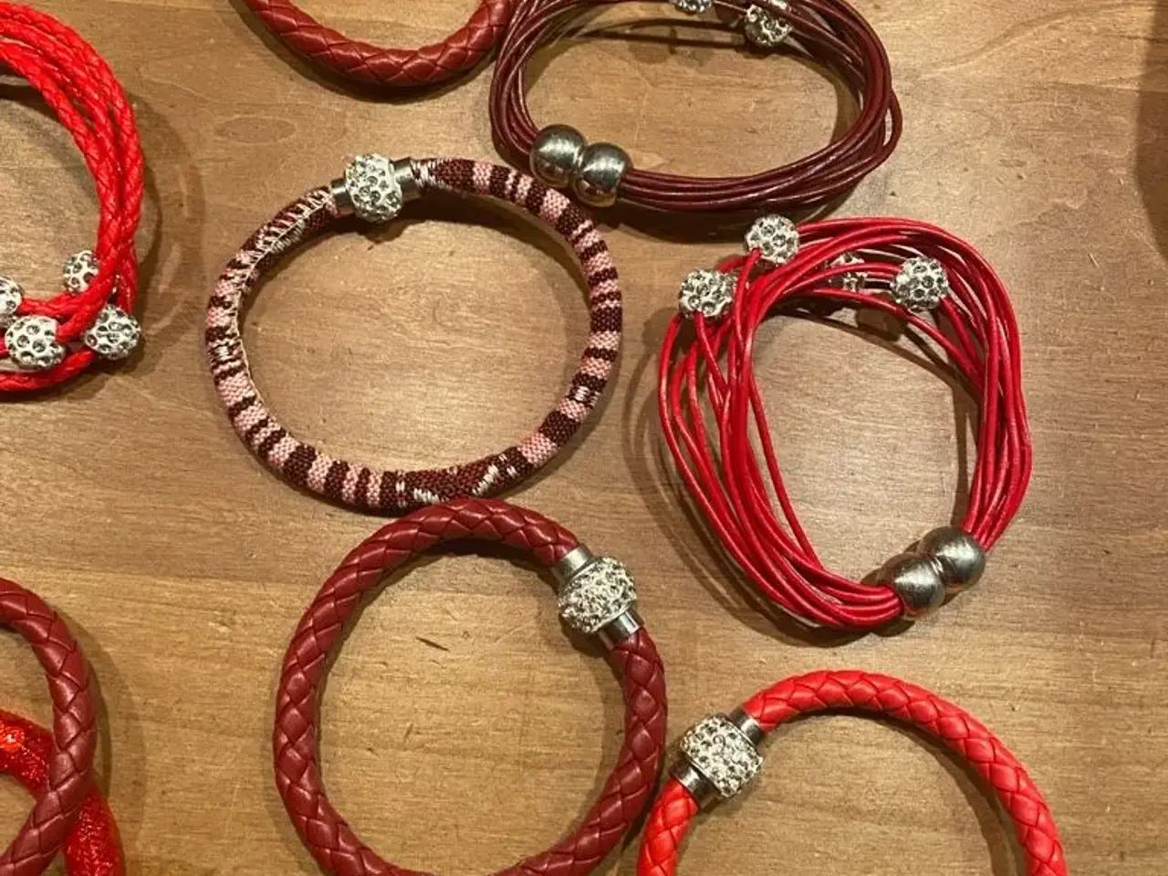 Billede 1 - Flotte røde armbånd