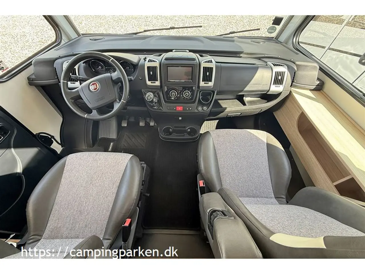Billede 2 - 2020 - SunLight I 67S Super fin Sunlight under 7 meter med enkeltsenge og 4 selepladser