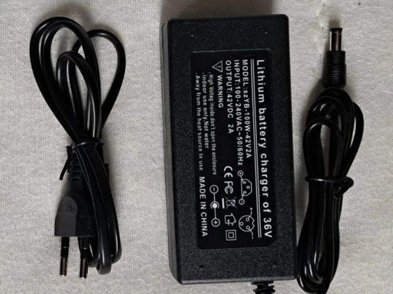 Billede 2 - Oplader El cykel / el-løbehjul 36V batterier (42V 2A)