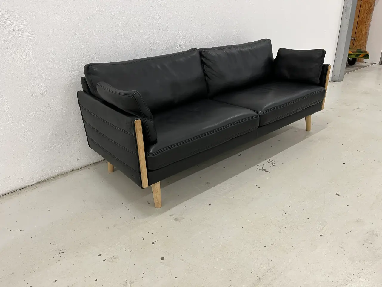 Billede 3 - Horisont BD 3 Pers.Sofa i sort semianilin læder.