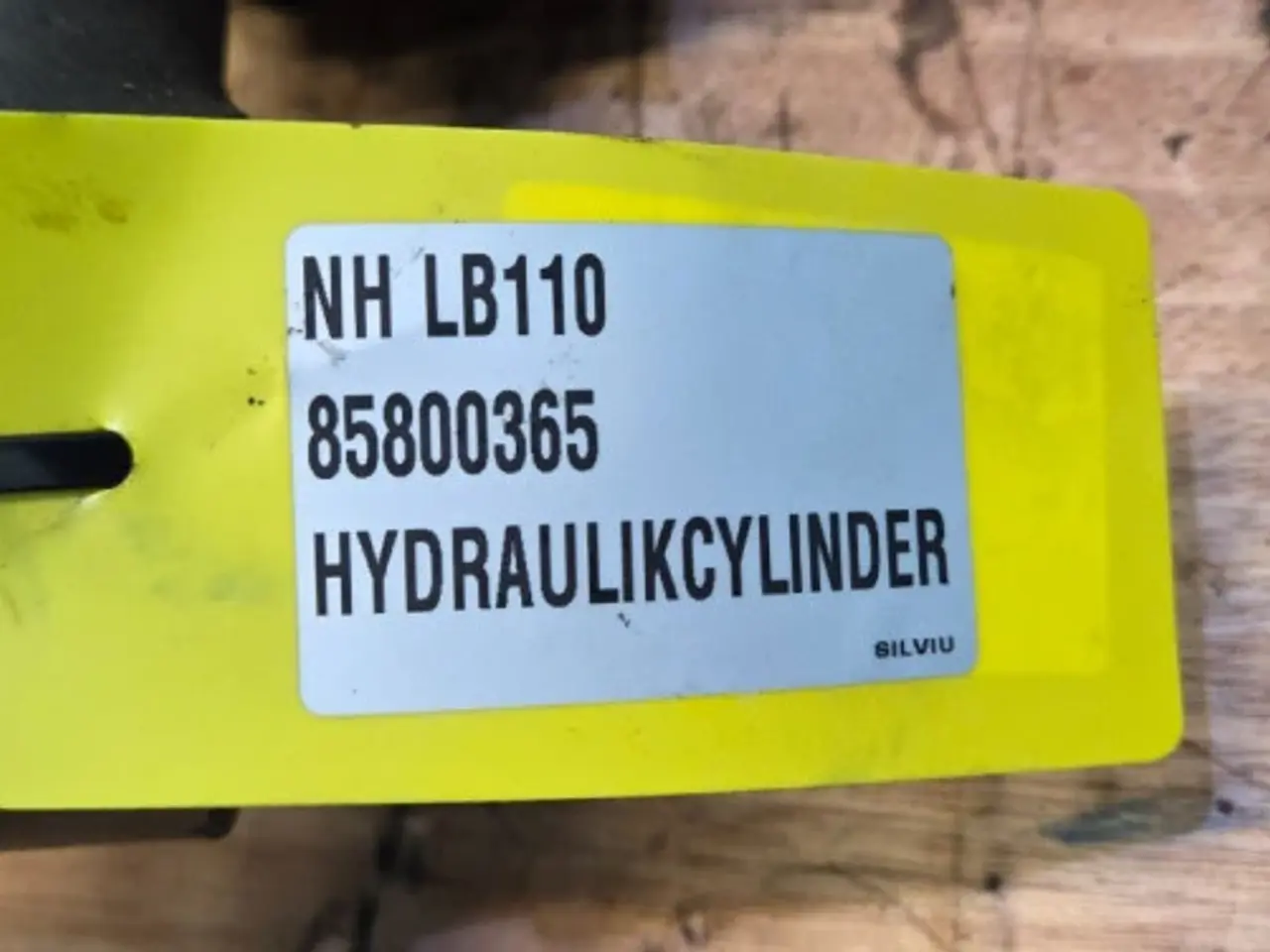 Billede 11 - New Holland LB110 Cylinder 85800365
