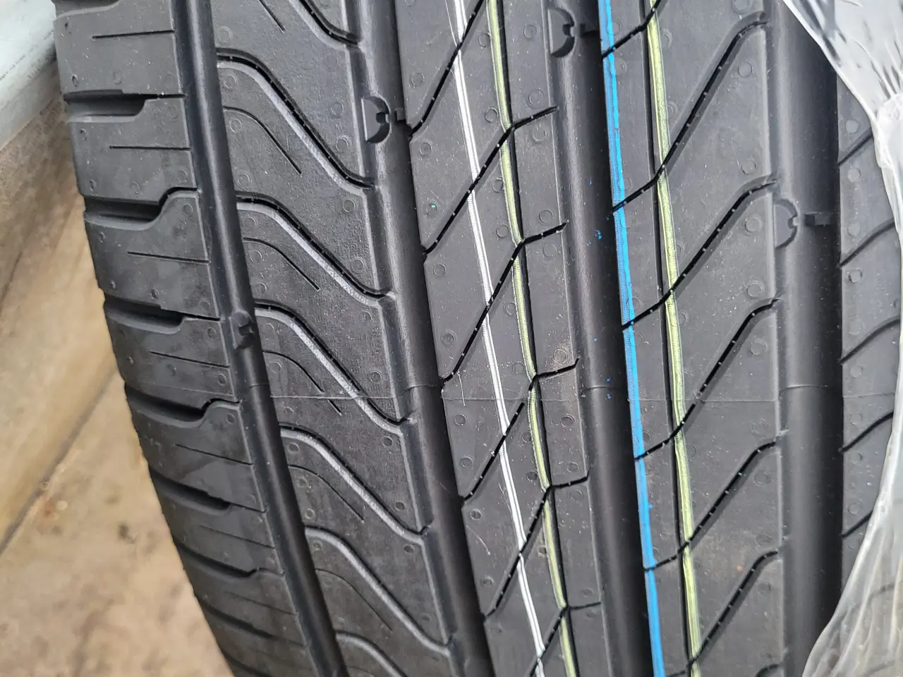 Billede 2 - 235 / 60 R 18