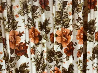 Smukke blomstrede gardiner