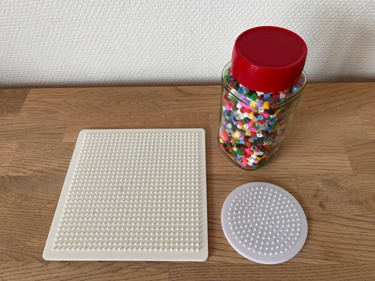 Billede 2 - HAMA MIDI perler og 2 MIDI perleplader