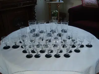 Hørsholm glas (sortfodsglas fra ca. 1940)