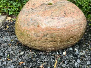 Vandsten med balje og låg