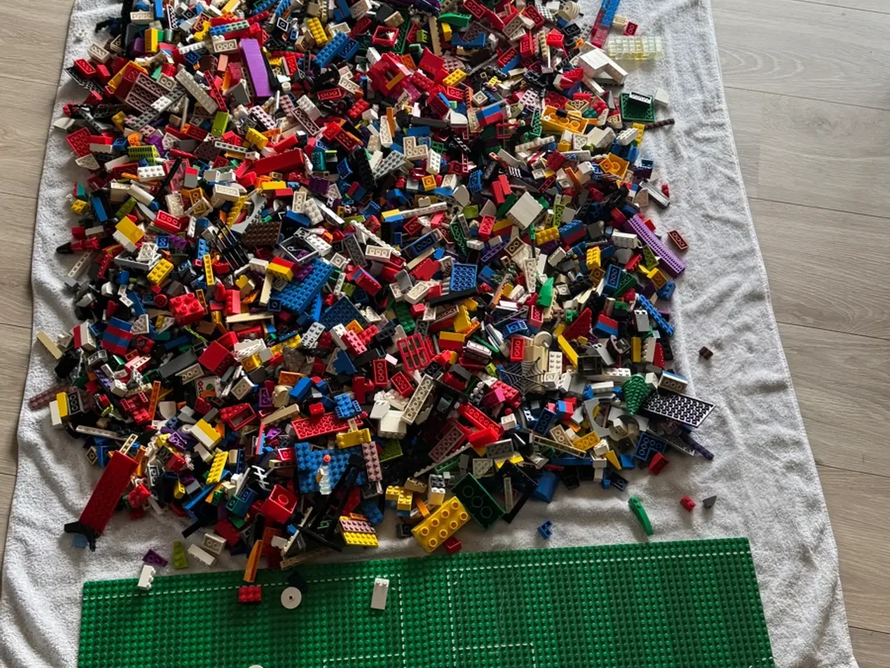 Billede 6 - Lego blandet med grøn fodboldplade