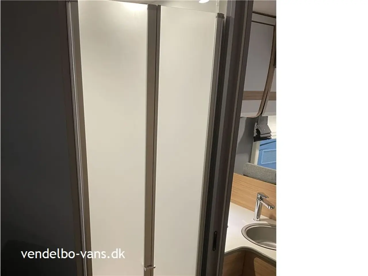 Billede 13 - 2026 - Dethleffs Just T 7052 DBM - 90 Year   Fritstående dobbeltseng med ekstra  stor garage neden under