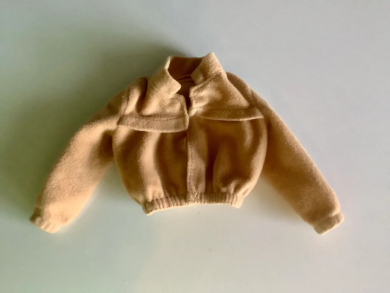 Billede 3 - Jakke og sko til Ken Barbie.
