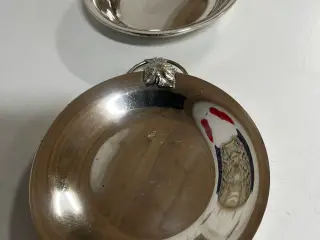 2 fine gamle fade/skåle