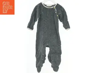 Babyheldragt med knapper fra serendipity (str. 80)