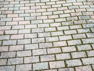 Belægningssten bortgives