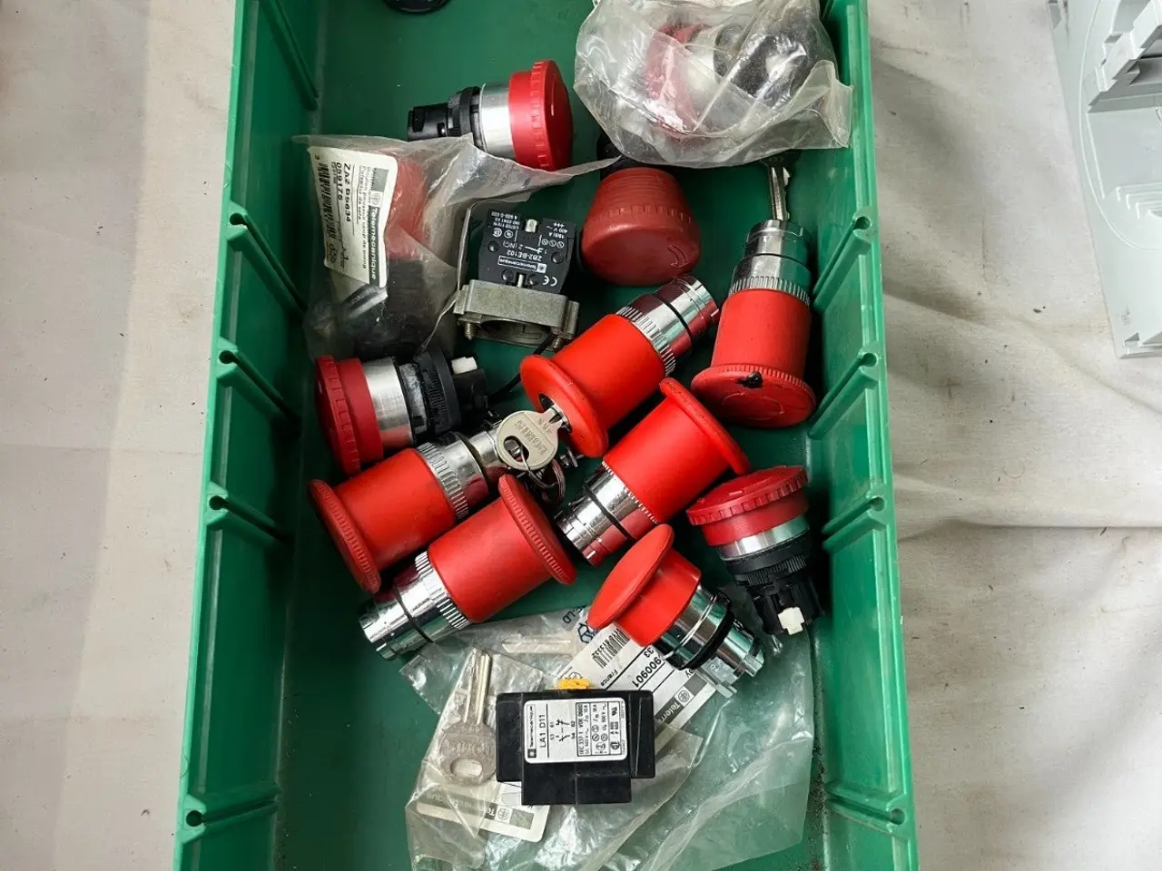 Billede 2 - blandet parti – Emergency Stop Pushbuttons, Keyed