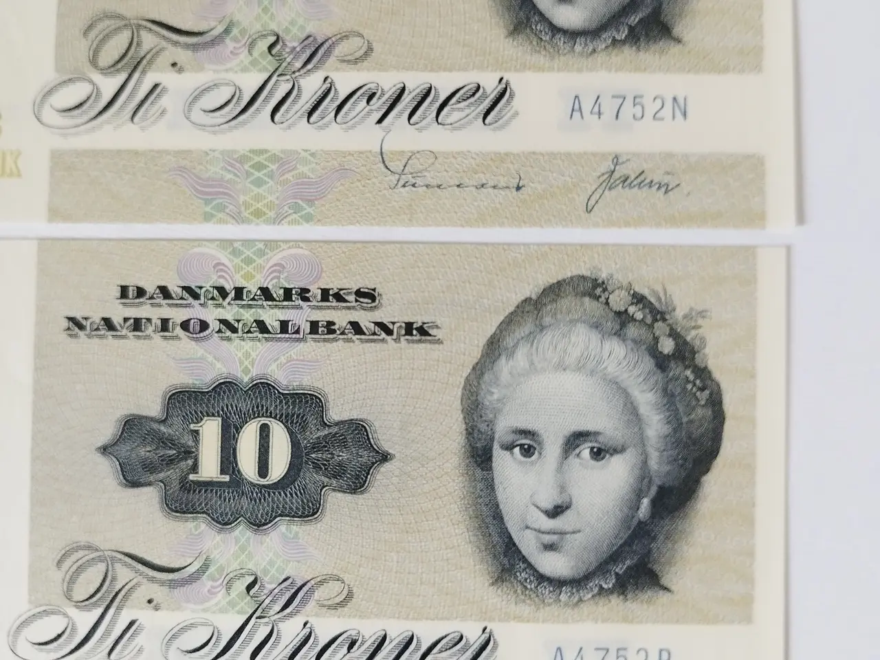 Billede 4 - 10 Kroner 1975. Bankfriske. Nr. Rækkefølge