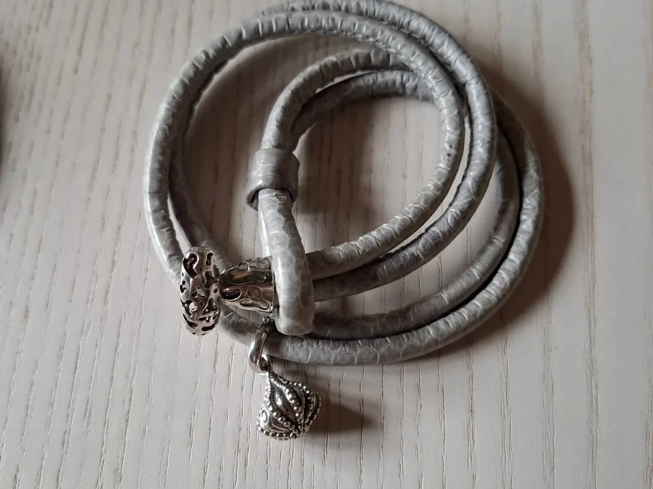 Billede 1 - Slangeskind armbånd med vedhæng