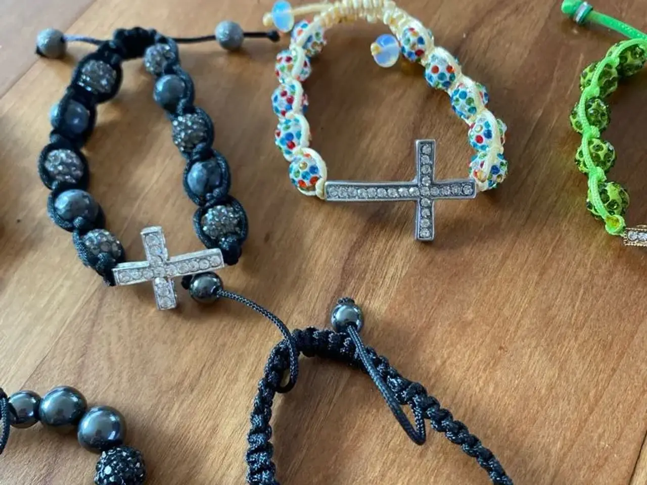 Billede 4 - Nye knyttede armbånd