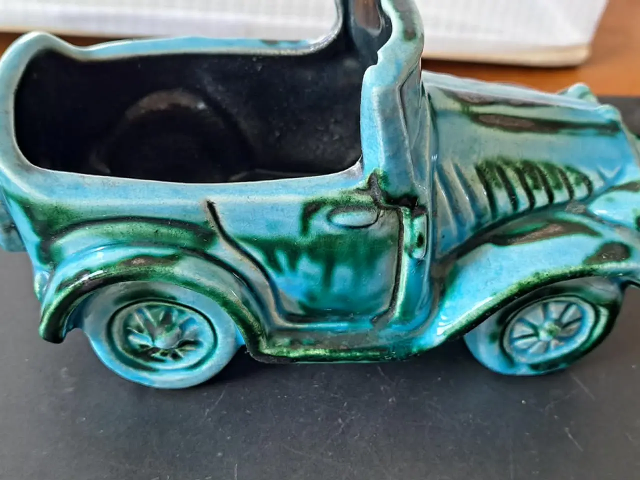 Billede 4 - Keramisk figur af en klassisk bil,