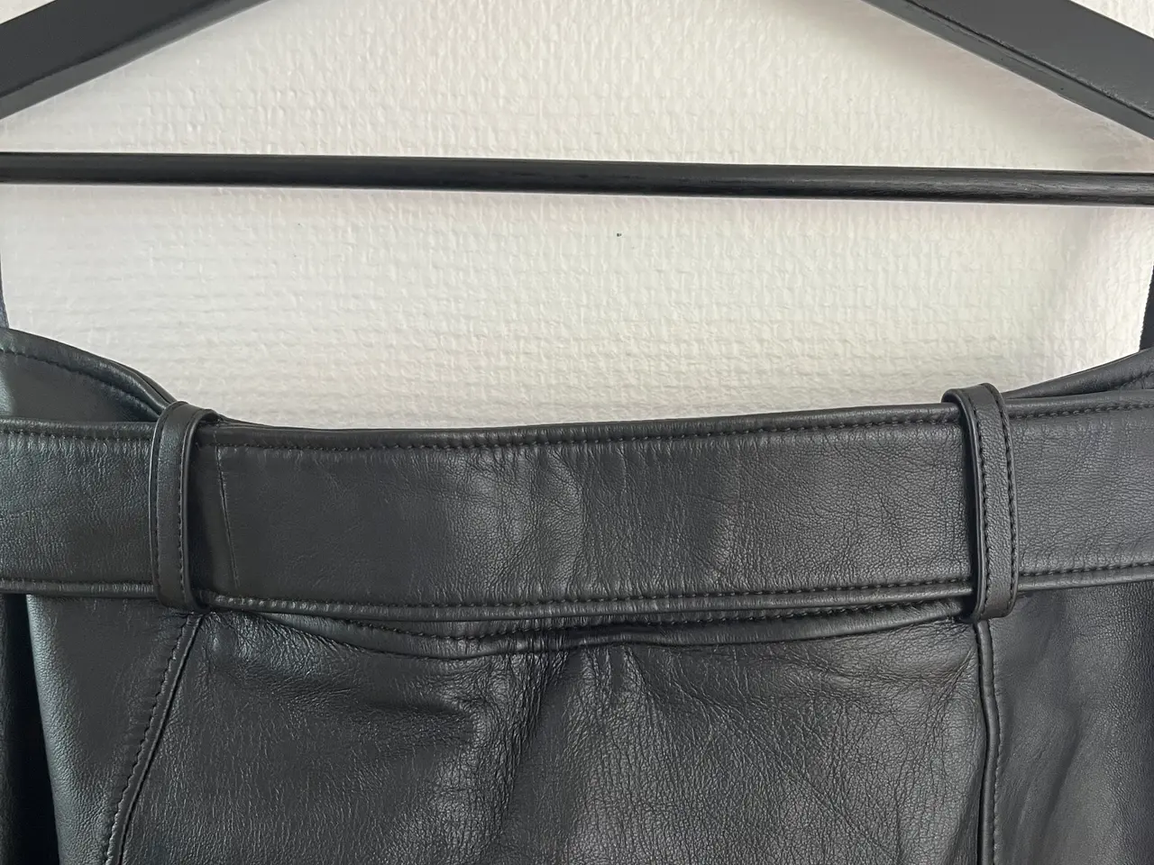 Billede 10 - Sort læder nederdel Massimo Dutti str M