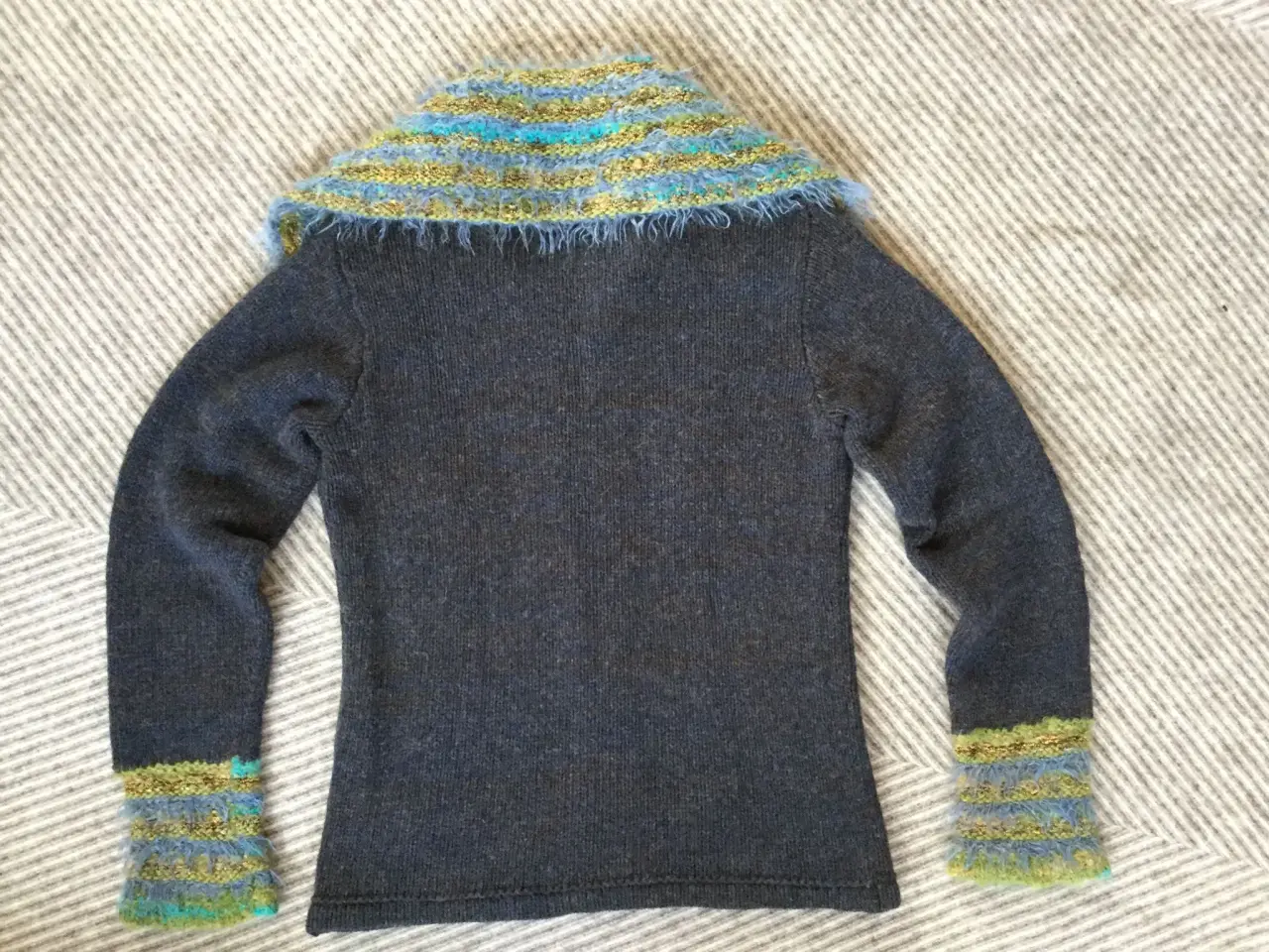 Billede 2 - Varm uldtrøje / cardigan MICHA 65 % uld str. 40