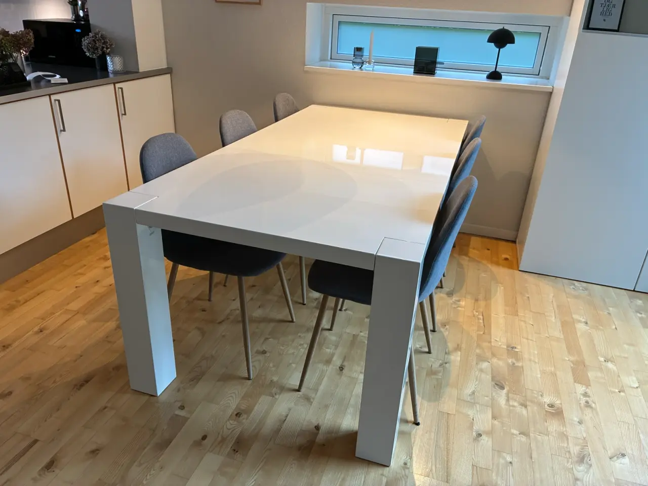 Billede 1 - Spisebord - hvid højglans