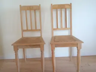 2 stole blandet træ.