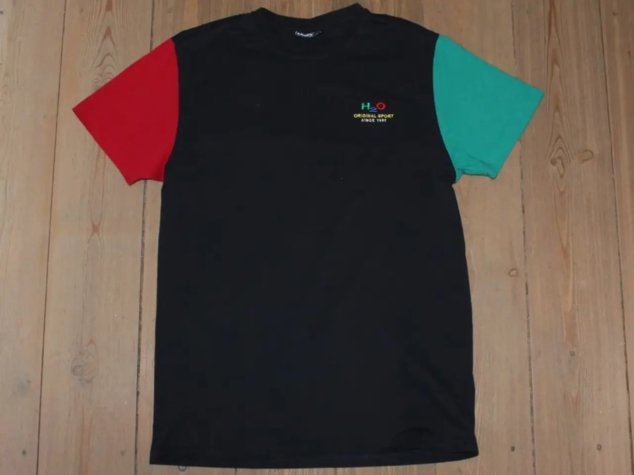Billede 1 - Fin t-shirt fra H2O str XS