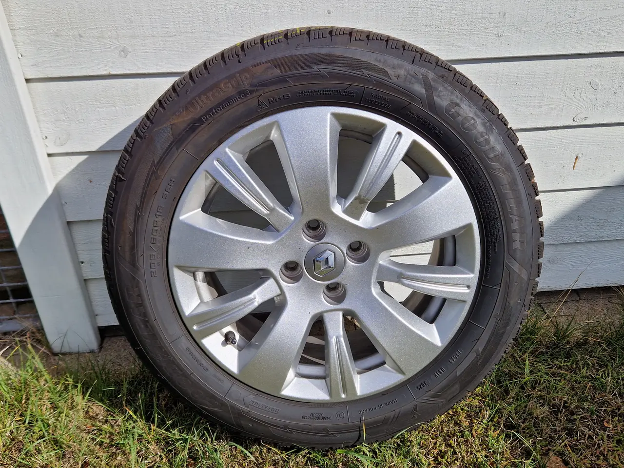 Billede 4 - Vinterdæk Goodyear Ultragrip Performance 205/60/16