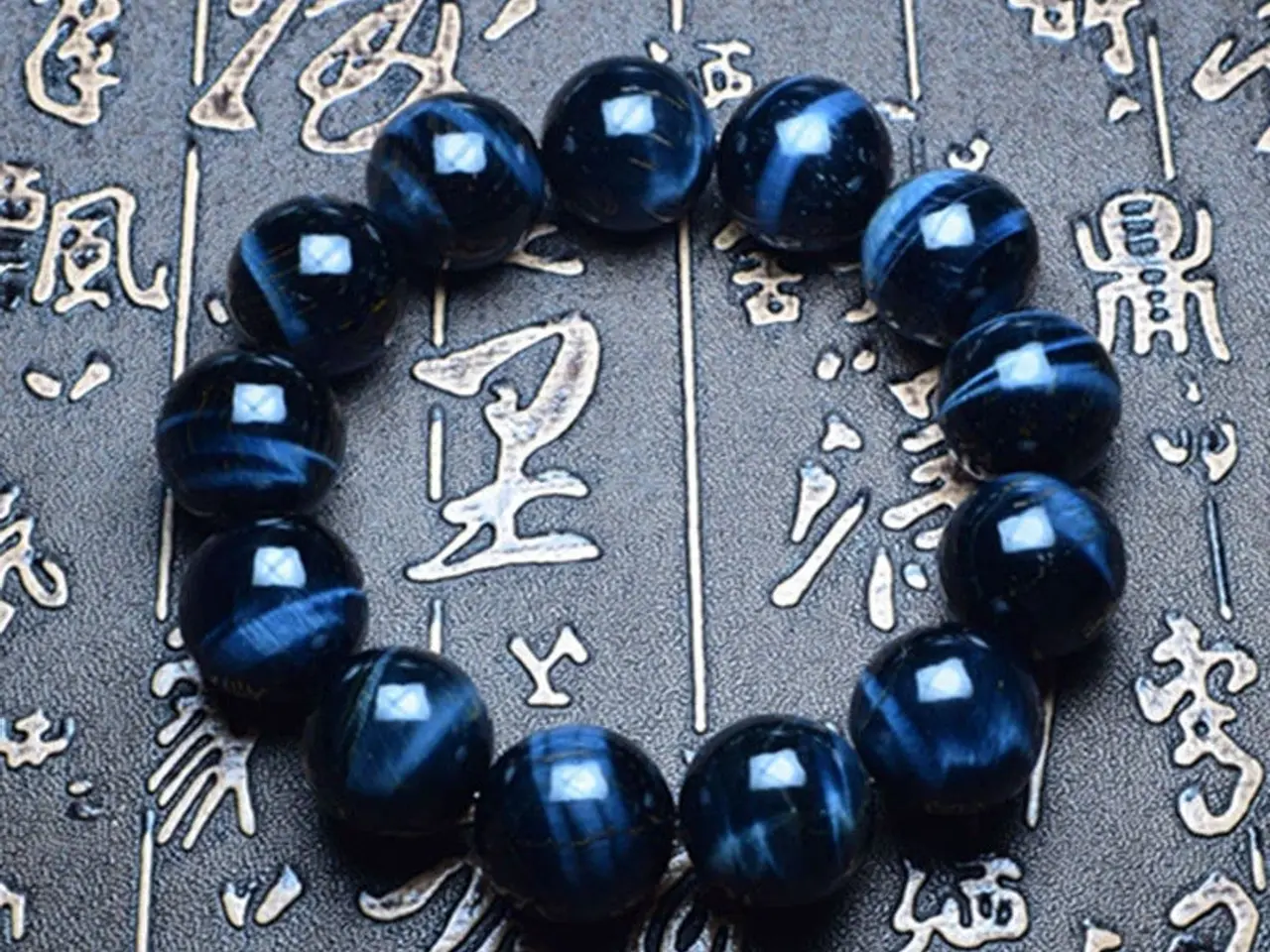 Billede 1 - Tiger Eye armbånd m.16 mm perler i mellem blå 