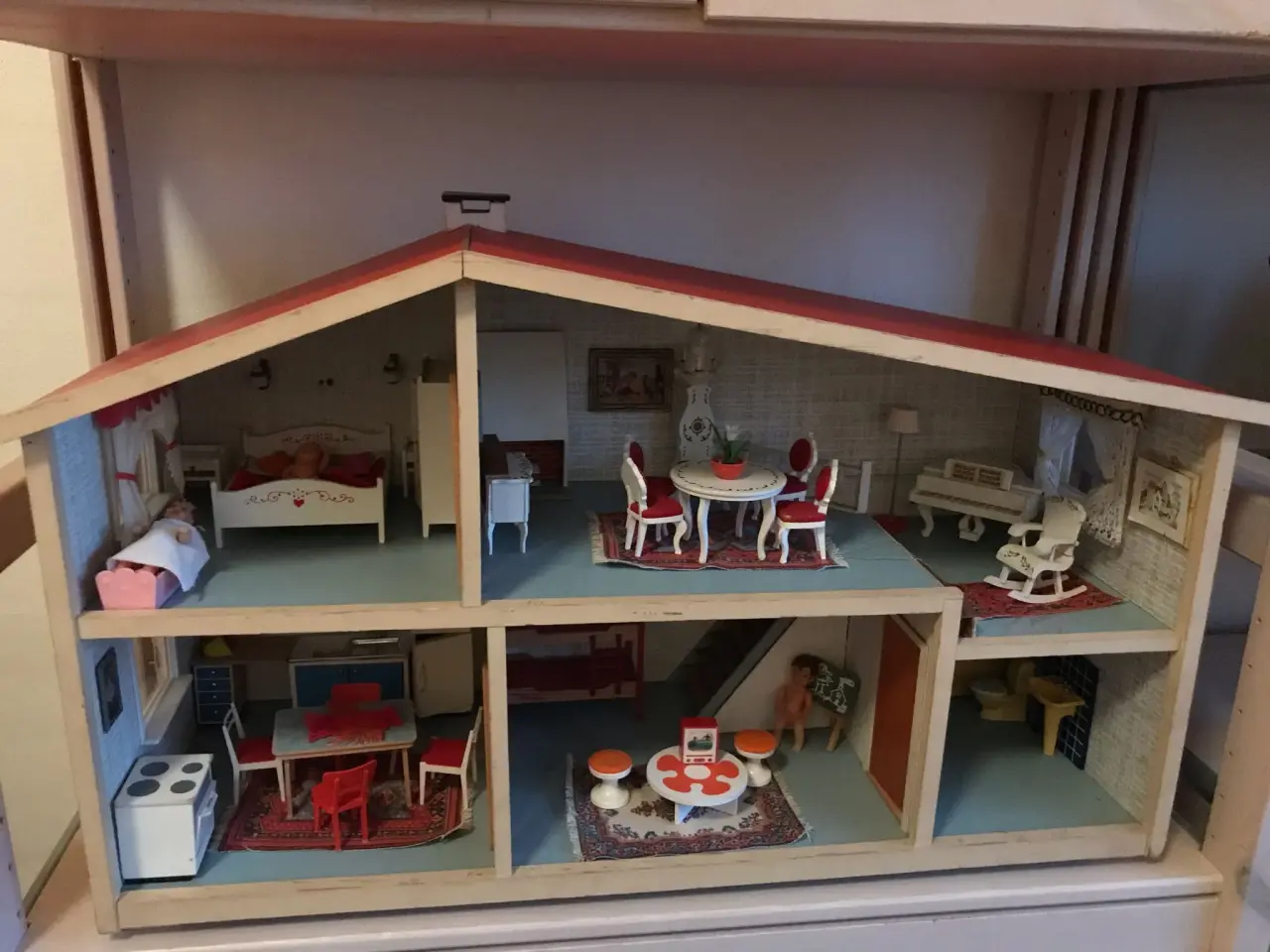 Billede 1 - Lundby Dukkehus m/møbler fra 70’erne.