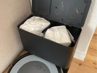 iRobot Roomba Robotstøvsuger med automatisk tømnin