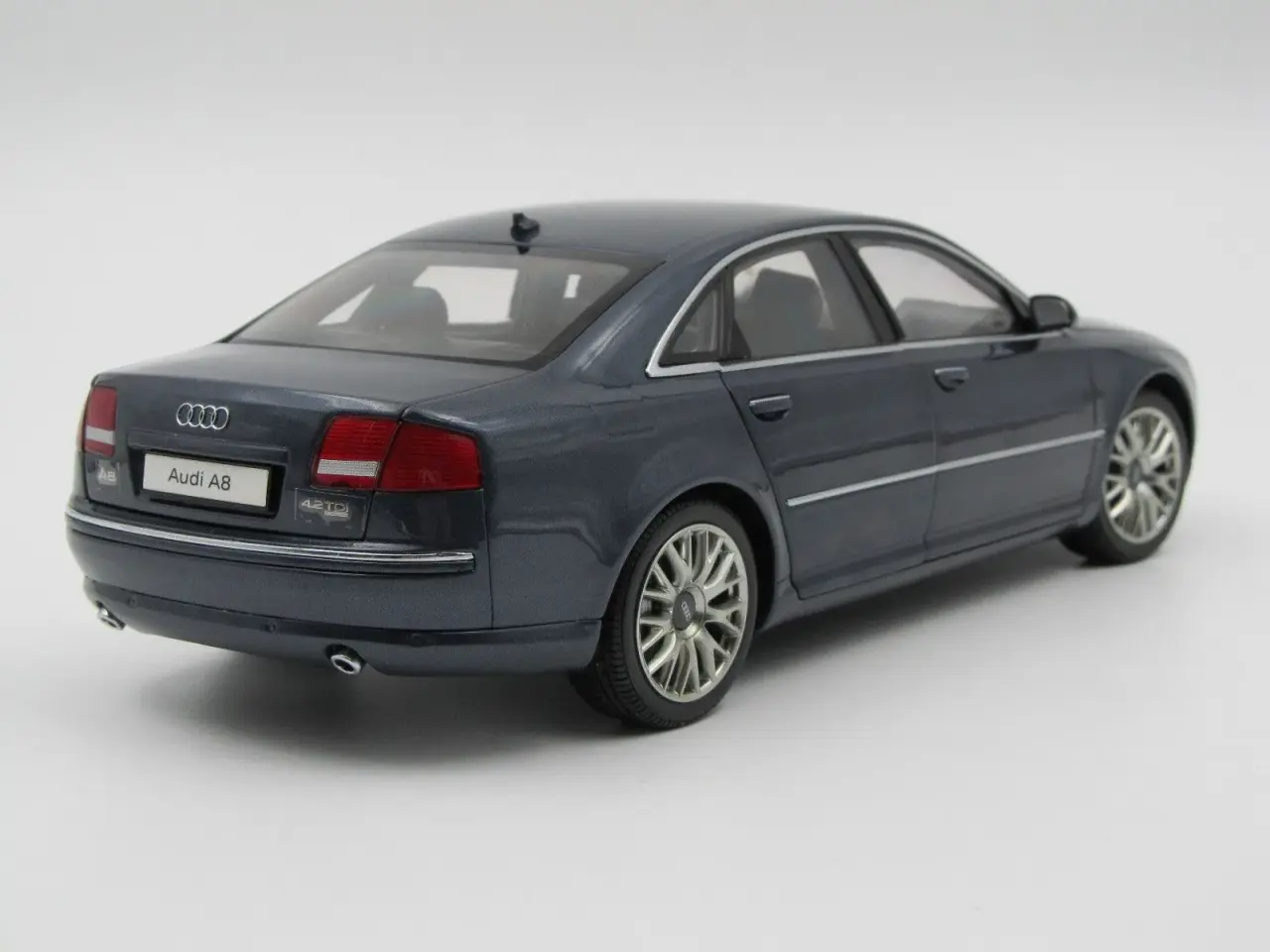 Billede 3 - 2006 Audi A8 4,2 TDI 1:18 Super sjælden model