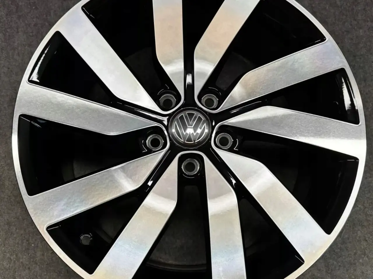 Billede 2 - ALUFÆLGE VW TOURAN MARSEILLE 5TA 18"