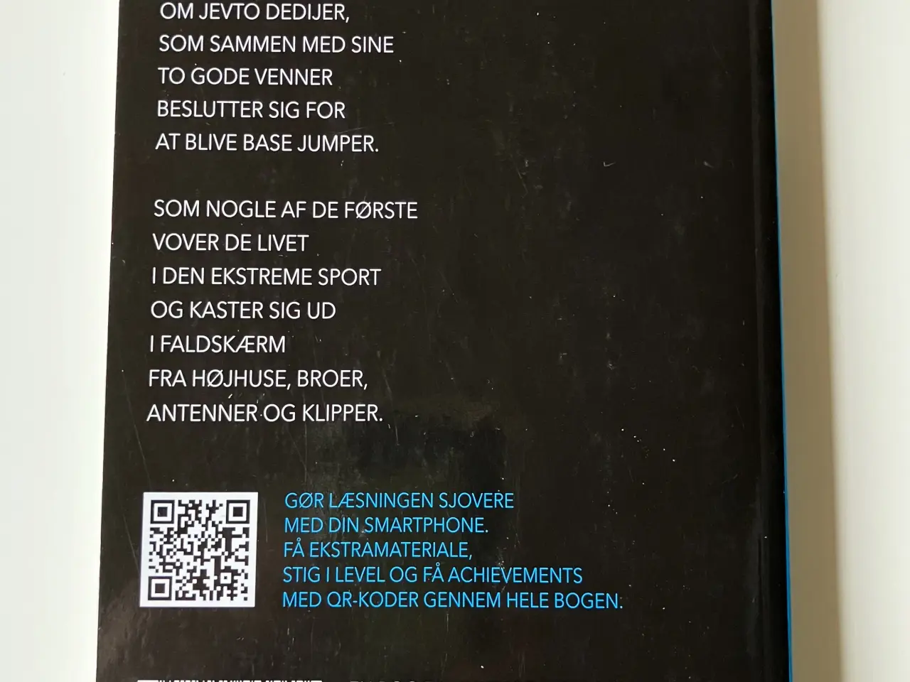 Billede 2 - Base jumper. Af Jevto Dedijer