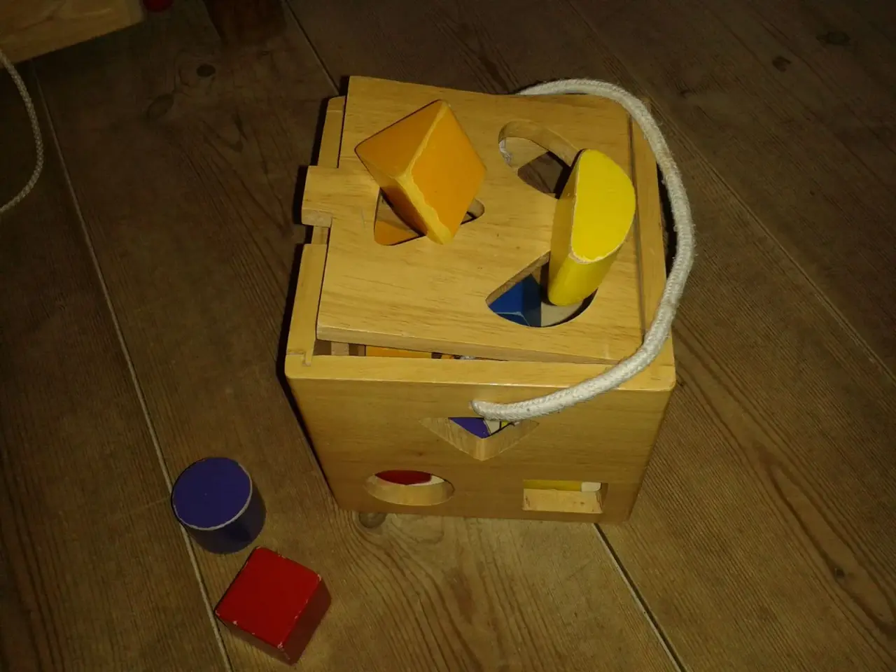 Billede 3 - Putteboks / Put-i-klods-kasse i træ