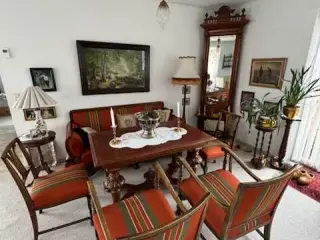 Sofa, stole og bord