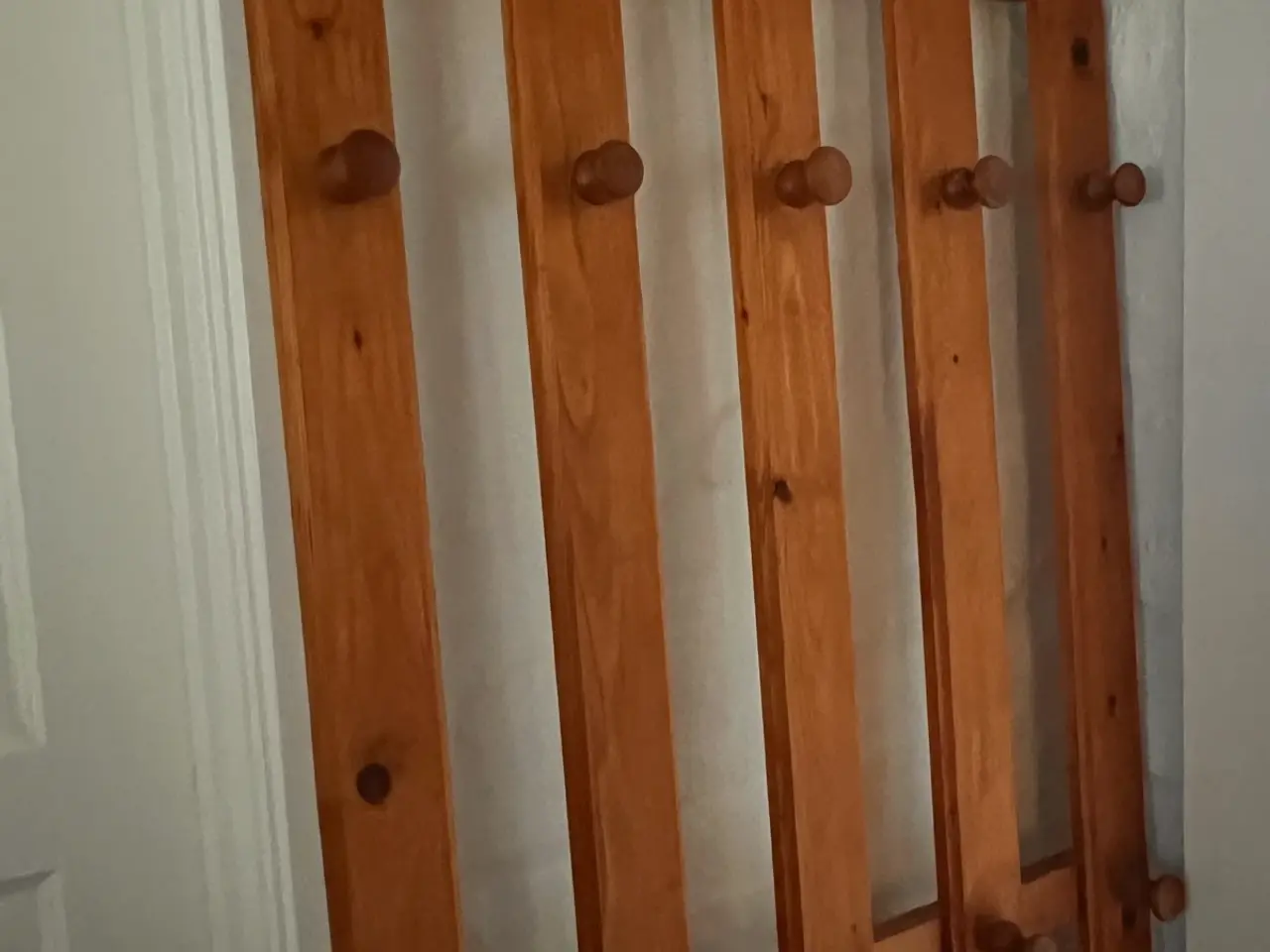 Billede 7 - Stor vintage knagerække / garderobe i massivt fyr 