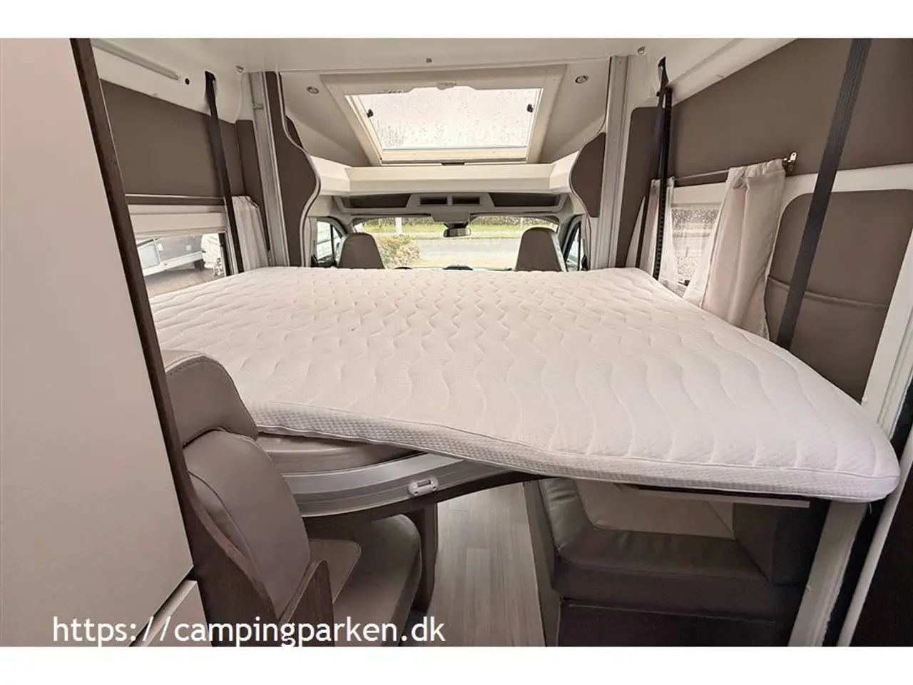 Billede 5 - 2021 - Benimar   Kort autocamper med stor siddegruppe, totallængde kun 5,99 m.