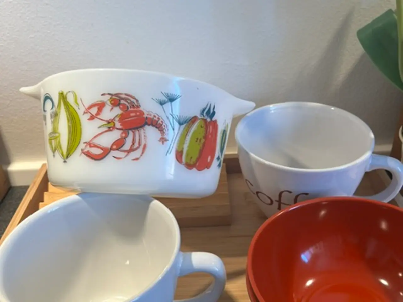 Billede 2 - Flot retro-sæt til køkkenet:Fad, 2 skåle+2 kopper