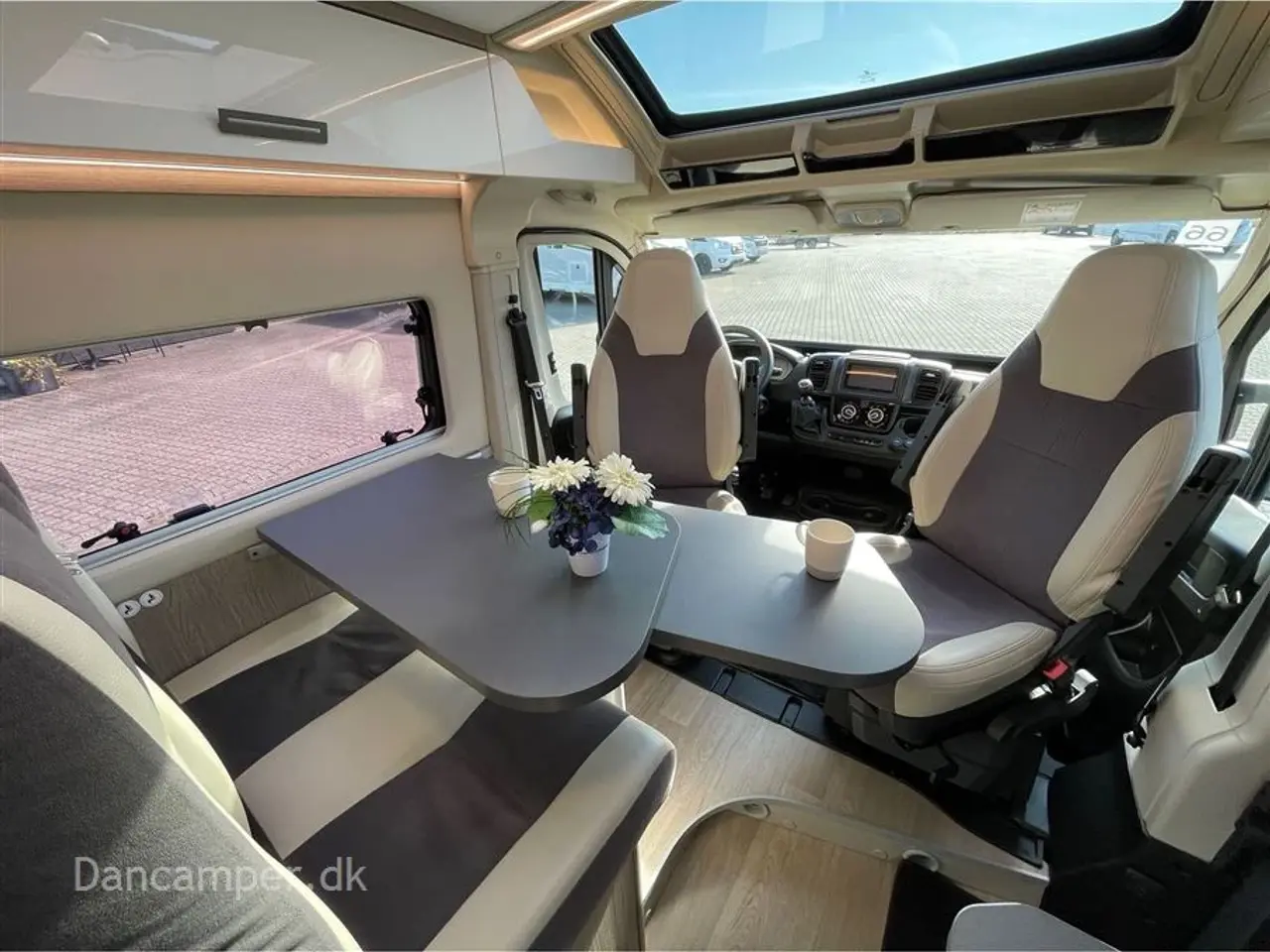 Billede 14 - 2023 - Chausson ROAD LINE V594 VIP MAX UNDER KLARGØRING! Super spændende, kort van med to dobbeltsenge på tværs i køjesystem. 2,2, L motor , 140 HK, solcelle og markise m.m.