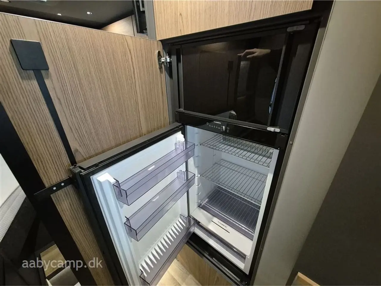 Billede 28 - 2025 - Niesmann+Bischoff Arto 78 solceller. 3x150 Ah lithium batterier. 3000w inverter. Elektrisk markise. Udv. gas/vand. Helårsdæk. 2x TV. Duo control. luft undervogn. Hydrauliske støtteben.