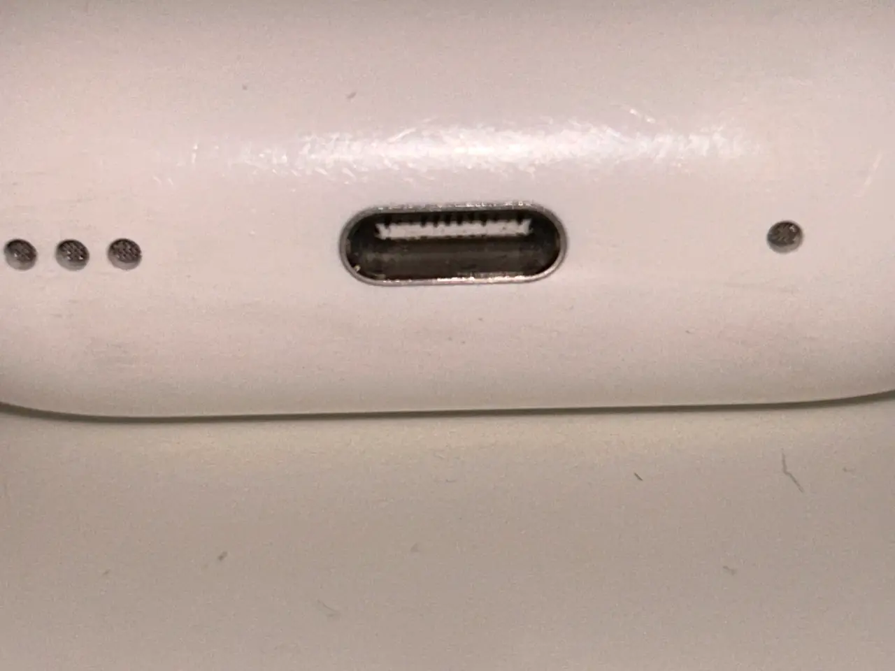 Billede 2 - AirPods Pro 2 etui – vandskadet / defekt (til rese