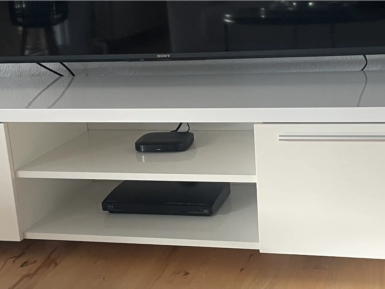 Billede 2 - Højglans TV-bord sælges