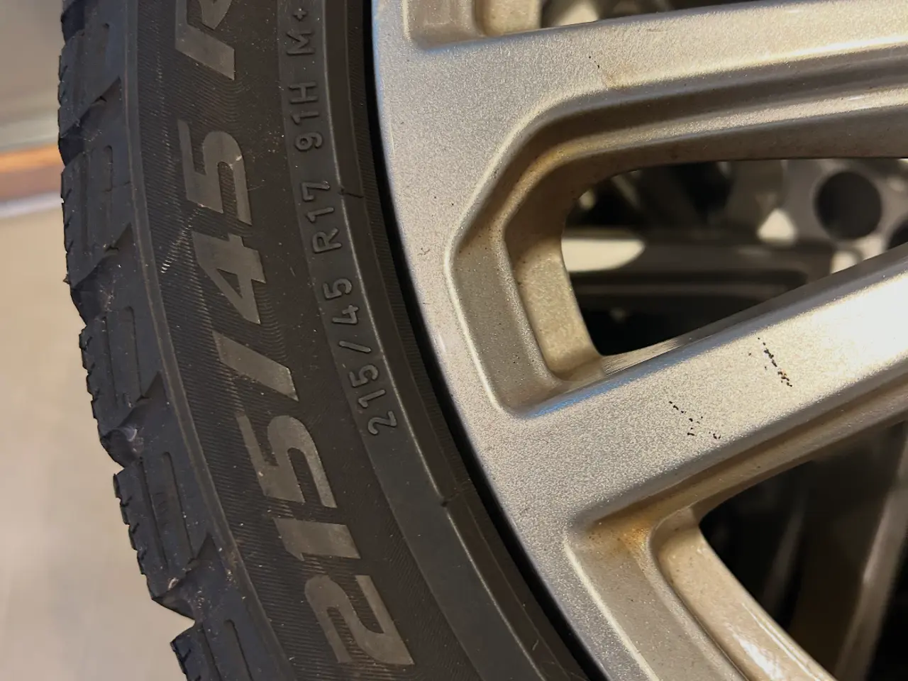 Billede 2 - 17" Alufælge med Pirelli vinterdæk til Audi A1 – 2