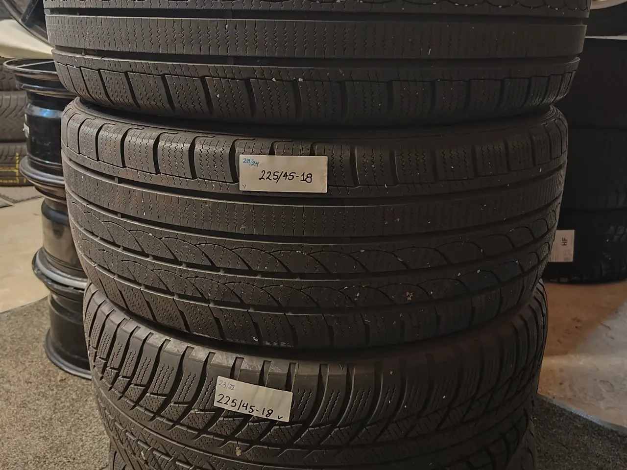 Billede 1 - 4 stk 225/45-18 Vinterdæk 💸❄️