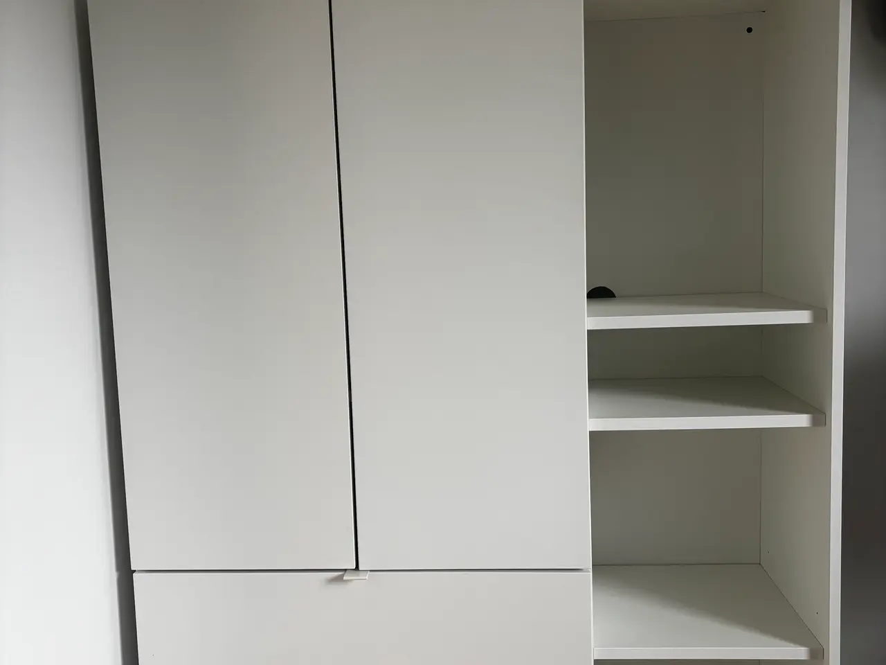 Billede 1 - Ikea Vihals skab
