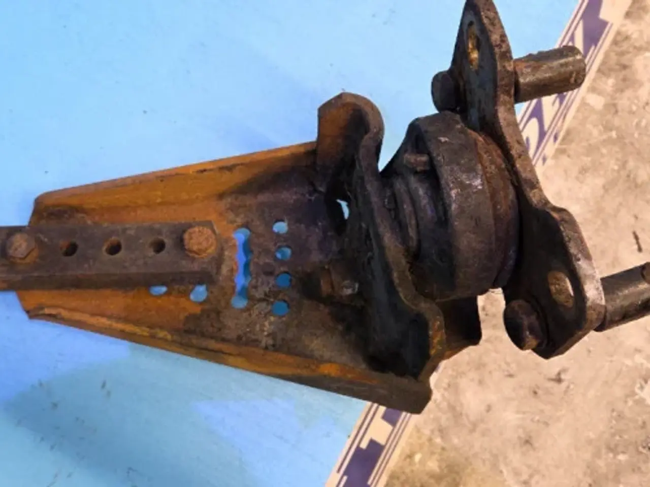 Billede 14 - Case Maxxum 150 Hjulskærm Beslag L. 47802229
