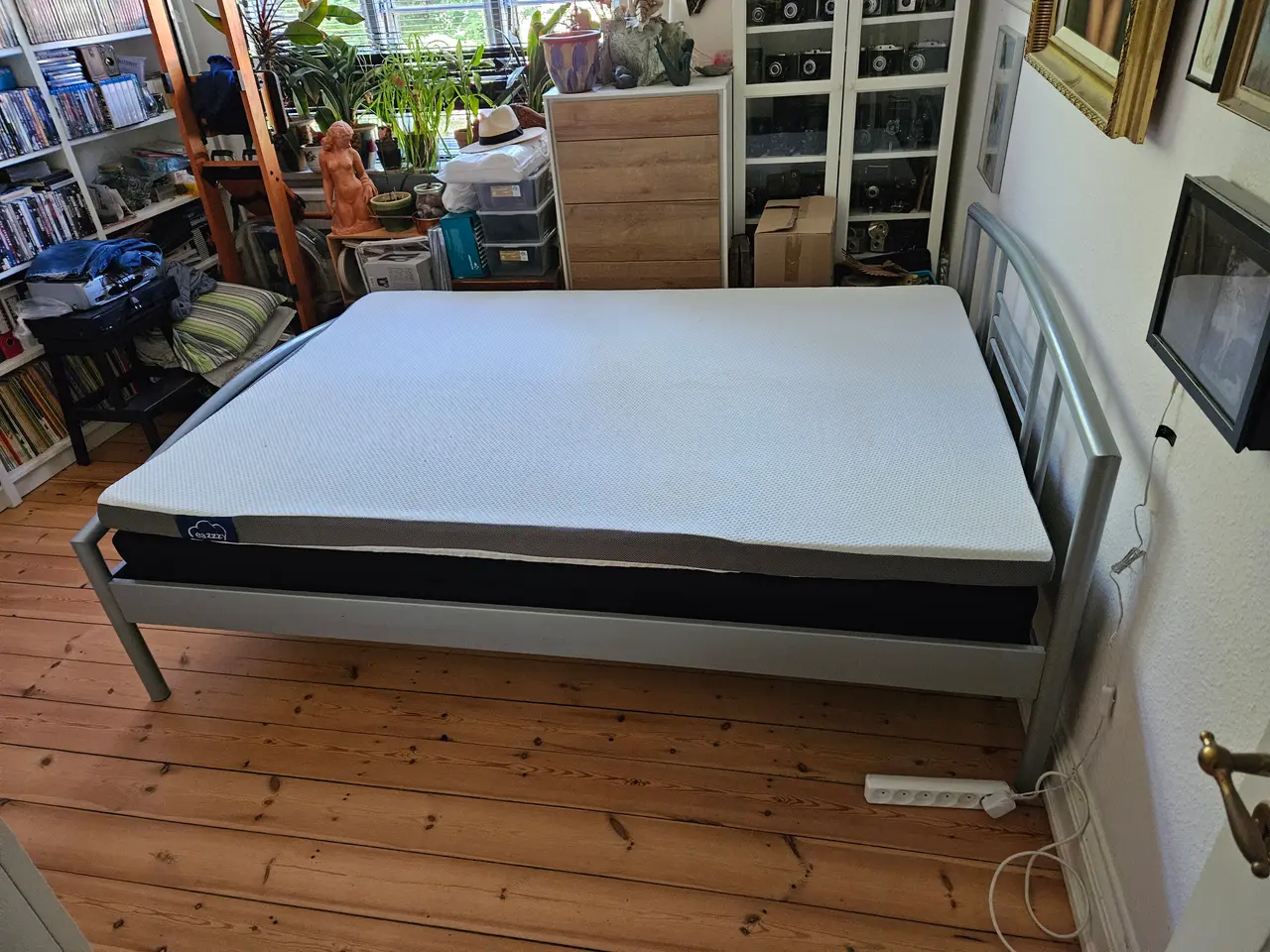 Billede 3 - seng med metalstel