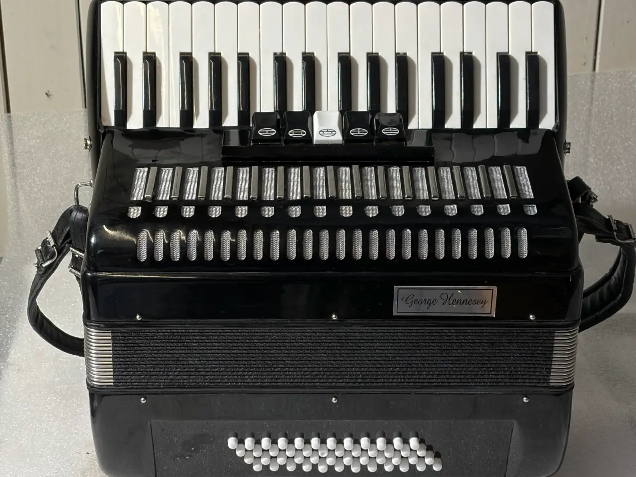Billede 5 - George Hennesy harmonika – flot sort model