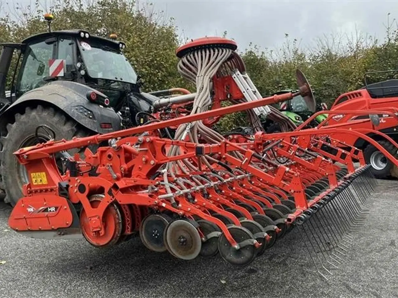 Billede 10 - Kuhn HR6040 med såmaskine Med dobbelt kammer fronttank